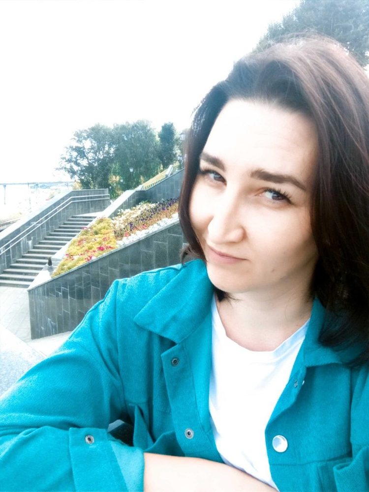 Алёна Ухова